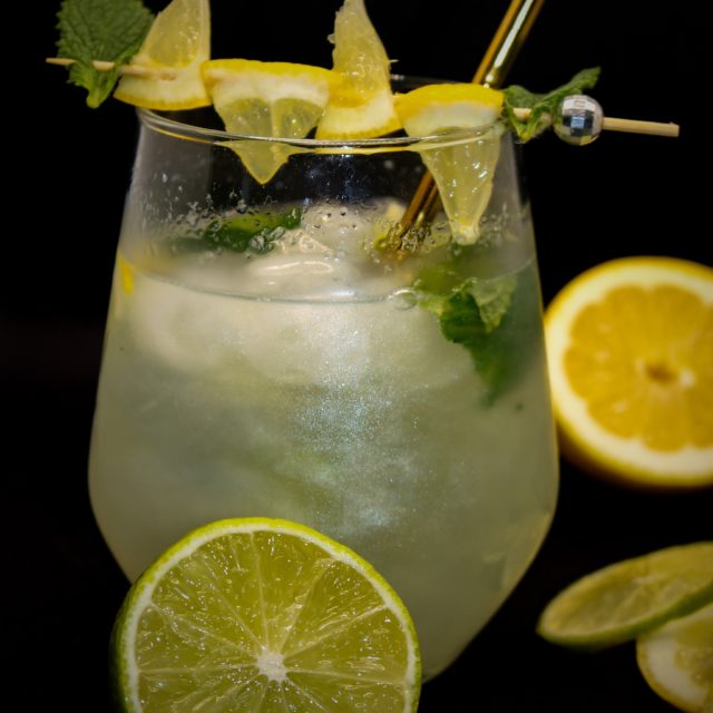 https://www.mirelys.eu/wp-content/uploads/2021/06/vodka-mojito-scintillant-mirelys-cocktail-640x640.jpg